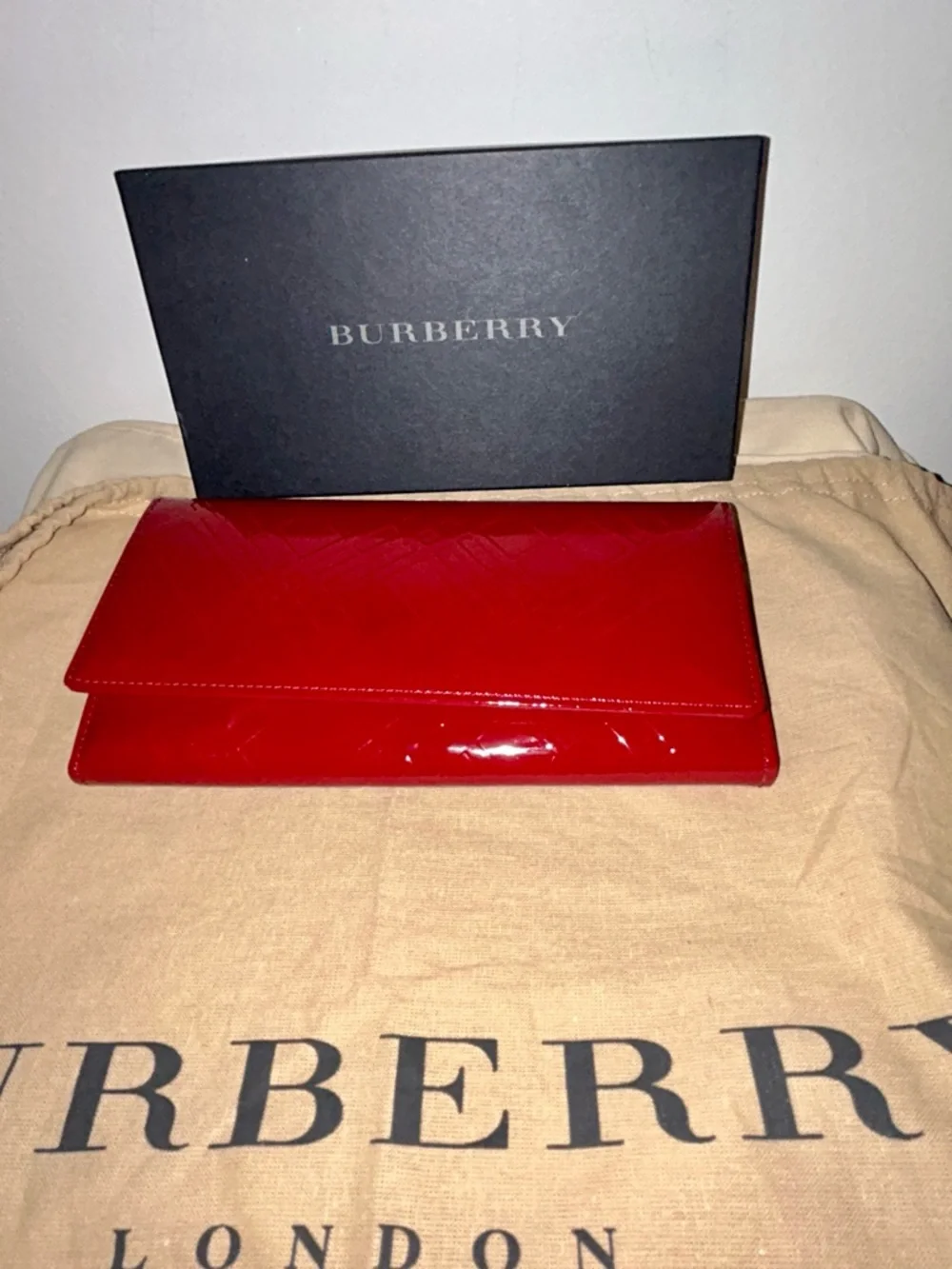 Burberry Red Patent Leather Continental Wallet with KISS Lock and Box - Picture 2 of 9